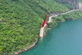 这是通往东海龙宫的公路吗，可能只有仰望U8才能去吧！ #贵州随手一拍都是风景 #沿途风景随拍视频封面