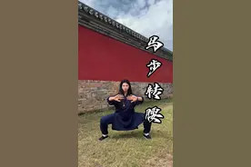 马步转腰，来回30下，坚持一个月你会感谢我#道家养生 #马步 #拉伸 #八段锦 #站桩