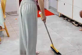 难道是拔罐儿给拔晕了？#搞笑#搞笑夫妻#万万没想到