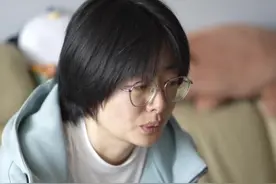 英雄王龙的妻子已回青:她说想继续留在这座城市。 “跟他认识之后就觉得这里有人惦记我”（记者：于泓、孙志文、宁冠宇；编辑：李亚楠）#王龙妻子 #王龙妻子毛梦晶  #王龙妻子说想继续留在青岛视频封面