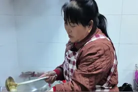 家庭版炒面片，欢迎大家前去试做，老香了😃#炒面片家常做法 #记录我的农村生活 #甘肃耀龙