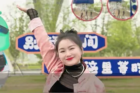 中国首条空中倒挂悬浮轻轨——武汉光谷光子号！感觉就像是去到了未来世界一样的科幻！#武汉空轨#感受光谷科技与人文之美 #湖北星旅播视频封面