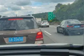 看看这就是昆明市的高速路，三车道被改成两车道真好视频封面