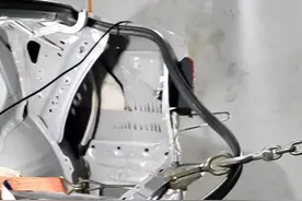 丰田锐志后围板放大形，方式方法分享给大家。有想提升一下自己的可以找我。看完这个视频，希望对大家有所帮助。#汽车钣金喷漆 #汽车钣金喷漆事故修复 #事故车维修 @DOU+小助手 @DOU+上热门