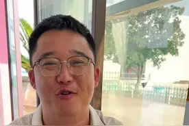 八爪鱼常见的做法就是白灼，再配上小范这个秘制的小料汁，别提有多鲜美了#八爪鱼 #海鲜美食