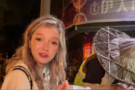 一代人有一代人的粽子，凌晨五点，我为了这口粽子，来到了另外一座城市，吃上了90岁爷爷亲手做的粽子#一代人有一代人的粽子 #舌尖上的抖音 #夏天的味道在抖音 #端午节快到了视频封面