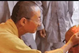 和尚为什么会在头顶点圆点#和尚 #每天跟我涨知识