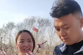 这次红妮能拿下吗#搞笑#看一遍笑一遍 #专治不开心  #疯狂姐妹花红妮和佩佩视频封面