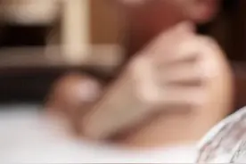 女子室外浴场裸身泡澡，头顶惊现悬停无人机！ 提醒女性室外泡浴时“穿好泳衣”#澡堂 #泡澡 #偷拍 #女性安全  #个人隐私视频封面