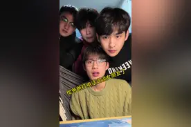 给爸爸打电话说谈女朋友了#巩海鹏 #男生宿舍 #给爸爸打电话说谈女朋友了视频封面