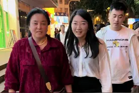 因为在海边穿的这种裙子不常穿，在家里哈尔滨穿不上，就是为了拍照，所以就买2件穿一般的😂，买贵的没必要，婆婆也不愿意，我感觉这群子穿着就行，到时候看看拍照效果咋样 #记录我身边的年味 #带父母旅行 #婆婆视频封面