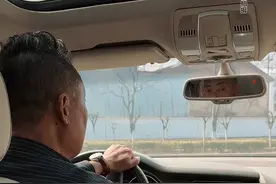 每一辆老豪车都是一部活的历史书#老豪车 #奥迪Q7 #情怀老车 #经典豪车 #怀旧视频封面