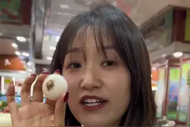 东北人第一次去逛南方菜市场，买的量太大，老板都用异样的眼光看我们！#南北差异 #南方菜市场视频封面