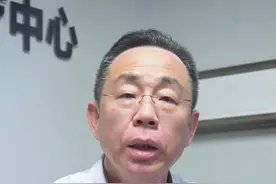 膝盖肿胀有积液，只需一个枕头，不花钱在家就能吸收 #膝盖疼痛  #医学科普  #热点视频封面