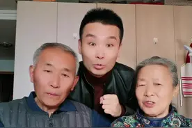 带了四只大鹅来看爸妈，结果差点吵起来，家人觉得谁对#刘和刚 #妈妈 #爸爸带娃视频封面