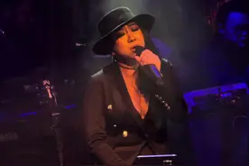 字幕看得我太痛了#重庆音乐房子文化 #网红酒吧打卡 #阿黛尔 #正常演出穿搭无不良引导视频封面