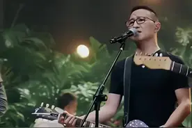 删不掉的回忆，忘不掉的你，你在我心里变成了秘密，试过多少次想把你放弃，谁知越想忘记却越清晰#说不出的或许都在歌里 #唱出了多少人的心声 #歌词句句入心 #伤感音乐