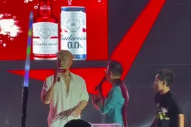 #西双版纳泼水节 #音乐现场 #气氛组就位 吴克群视频封面