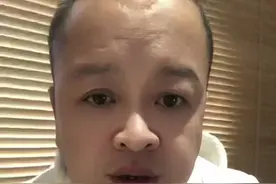 #相宜 直播时不慎露大腿，其原因是相宜想通过亲身展示告诉大家丝袜的舒适度和美观度，一不小心被别有用心的截图，不禁感叹：既然选择了这条路就一定要注意⚠️也是时候建立一个完善的团队了！@相宜 @铁匠 #说真话 #直播 #带货视频封面