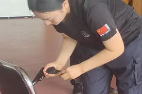 #公安一线#警察武器培训之枪支拆卸及组装##武器科普 #警察 #女警