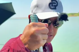 抽鲢鳙浮漂怎么调，水层怎么找，饵料状态怎样，钩距等问题，这条视频会对你有帮助#秋天大家dou来钓大鱼 #浮钓鲢鳙 #九月钓鱼必备攻略来了 #是时候展现真正的技术了 #用钓鱼打开国庆假期