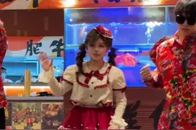 没想到她居然在武汉🥹还被我遇上了！#机械舞挑战 #机械舞遇上科目三 #世界冠军 #路人视角 #偶遇网红视频封面