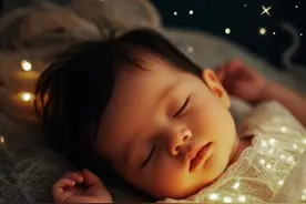 黑黑的天空低垂 亮亮的繁星相随 虫儿飞，虫儿飞 你在思念谁 天上的星星流泪 地上的玫瑰枯萎 冷风吹，冷风吹 只要有你陪 虫儿飞，花儿睡 一双又一对才美 不怕天黑 只怕心碎 不管累不累 也不管东南西北#0-3岁儿童启蒙早教 #育儿经验分享 #儿歌大全 #儿歌早教