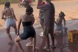 全世界最包容、最温暖、最舒服的地方，世界最穷国家之一，幸福指数却是非常高，老挝生活简单快乐，舞蹈独特，欢乐气氛浓，没有中间赚差价，除了快乐就是快乐，你来了会有烦恼吗？#老挝 #9号球衣女孩跳舞 #9号球衣 #东南亚视频封面