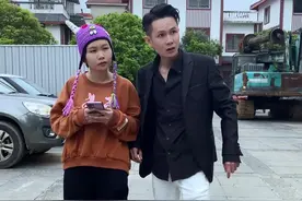 救下了被卡住的大鹅 #正能量 #传递正能量视频封面