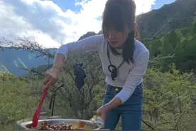 探钓川西 今天潜入到川西腹地，这里的巨物雅鱼真的是令人惊叹....鱼口也拉到手软... #户外 #雅鱼#川西美景#碧春酱酒@DOU+小助手