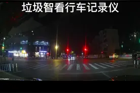 避雷智看行车记录仪，号称4k高清，看看这个灯光散成这幅 🖊️样看得清楚什么鬼？大家千万别买！售后也是差的不行！谁买谁后悔 #行车记录仪 #智看行车记录仪 #垃圾行车记录仪