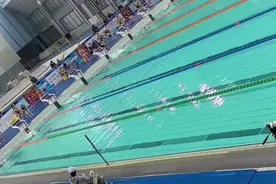 中考体育游泳50米各地标准不同，差不多一分半游50米就是满分了视频封面