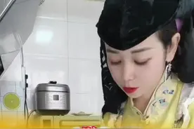 想吃凉皮自己在家花10分钟不到就能做出劲道又好吃的懒人凉皮  #省饭课代表 #懒人凉皮 #学会快去试试吧🔥视频封面