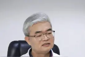 双手粗糙、脱皮还会开裂，痒到不行，家庭主妇手上很常见！！这其实是湿疹，教你一个简单有效的办法 #湿疹#医学科普#手