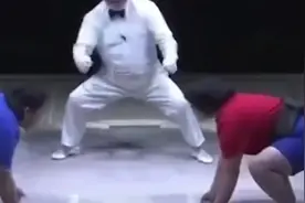 日本史上最大规模女子相扑赛#看似简单的动作视频封面