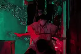 上个视频粉丝问敢不敢挑战@张天琪 ，我只能说怕吓到她了呀！#密室逃脱 #提线木偶 #软骨舞#滑脚怪 #非遗守护人