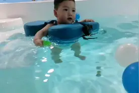 #宝宝游泳好处多 #爱游泳的宝宝 #室内游泳池推荐视频封面