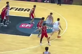 #FIBAU18亚洲杯 准绝杀时刻！张博源助攻段睿骐，三分准绝杀逆转战胜日本，最后一节中国队打出了20:11的进攻表现，在日本队几乎领先了整个下半场比赛的情况下，@完成了逆转好戏。#U18男篮亚洲杯中国vs日本视频封面