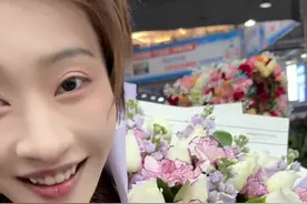 《当上海人来到云南花市》——到底谁夸张啊！花和白菜一个价啊？ #云南 #云南鲜花 #哪有女生会不喜欢花啊 #云南旅游攻略 #去云南实现鲜花自由