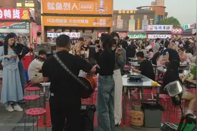 正定小商品夜市位于河北省石家庄市正定县，占地1万多平方米视频封面