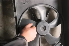 汽车电子风扇损坏原因拆接