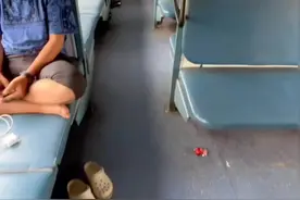 宽轨距就是好啊，过道旁边还能加一列纵向卧铺！ #抖音看世界 #铁路 #火车视频封面