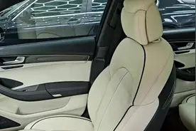 12年的奥迪A8 今年它12岁了 依然是精神焕发 您的座驾几岁了