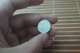 一角的硬币目前还能使用#古钱币爱好 #老版人民币 #钱币上的旅行视频封面