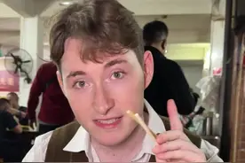 广州人都不睡觉的吗？凌晨一两点还这么热闹，均价七八块的夜茶，来广州旅游一定要体验一下哦！#一人推荐一道本地菜 #抖音生活美食季 #舌尖上的地方菜 #建议普及这一口视频封面