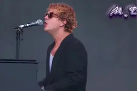 #每日推荐音乐 #欧美音乐现场  Another love by Tom Odell