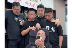 天津港14年销售帮粉丝代采第16集，80多万的萨博班，应该是市面上最便宜的美系八缸SUV了吧，凯雷德的胞生兄弟，安排#丢哥说车#丢哥带你逛天津港#定金发全国#出发吧伟大的车友啊#萨博班