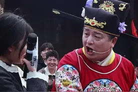 说你行你就行，不行也行！说你不行你不行，行也不行！#开封万岁山王大人成游客新宠 #直击武状元现场 #万岁山王大人火出圈 #悟人生之道 #万岁山王大人太有才了视频封面