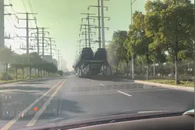 居然见到传说中的野生#二怪卡车 #飞机板轿运车