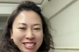 看到婆婆吃点东西那么费事 这心里又很不对劲 只要在的一天不管怎样也要给她整口牙 想吃啥还能吃点啥 婆婆的意思让二伯哥拿 兄弟姐妹你们觉得能行吗#假牙 #韩国公婆#中韩夫妇 #韩国媳妇#韩国农村 @抖音热点 @抖音短视频 @抖音海外